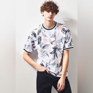 PacSun Gwen Mesh Ringer T-Shirt. Medium.